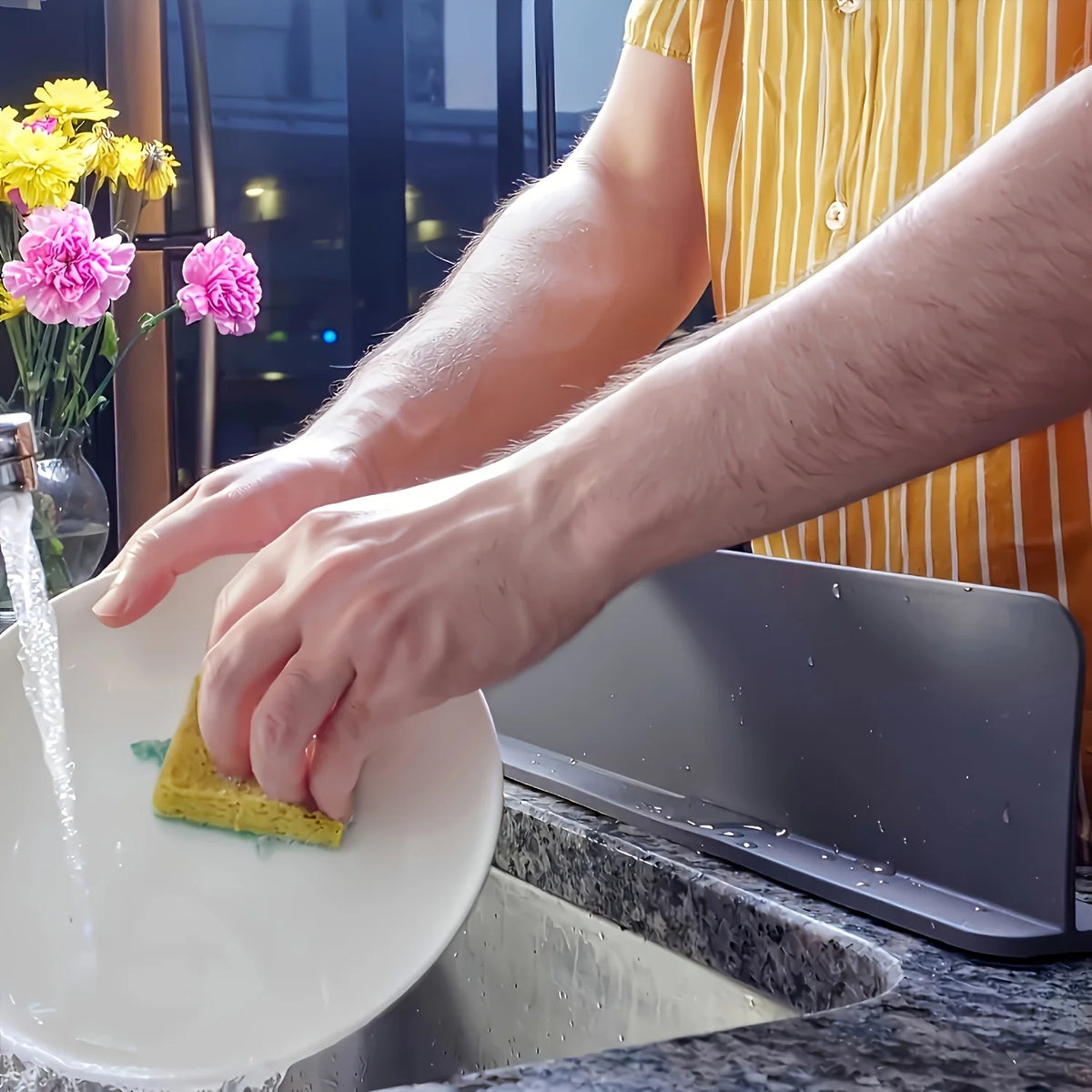 Nestiq Silicone Sink Splash Guard product photo - view 5